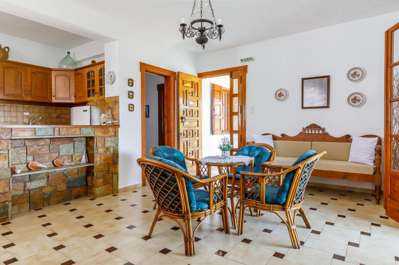 Ourania Apartment Скопелос Екстериор снимка