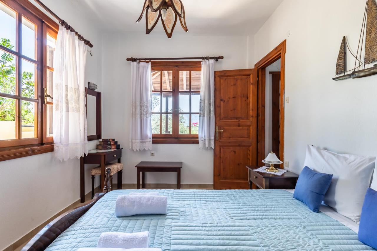 Ourania Apartment Скопелос Екстериор снимка