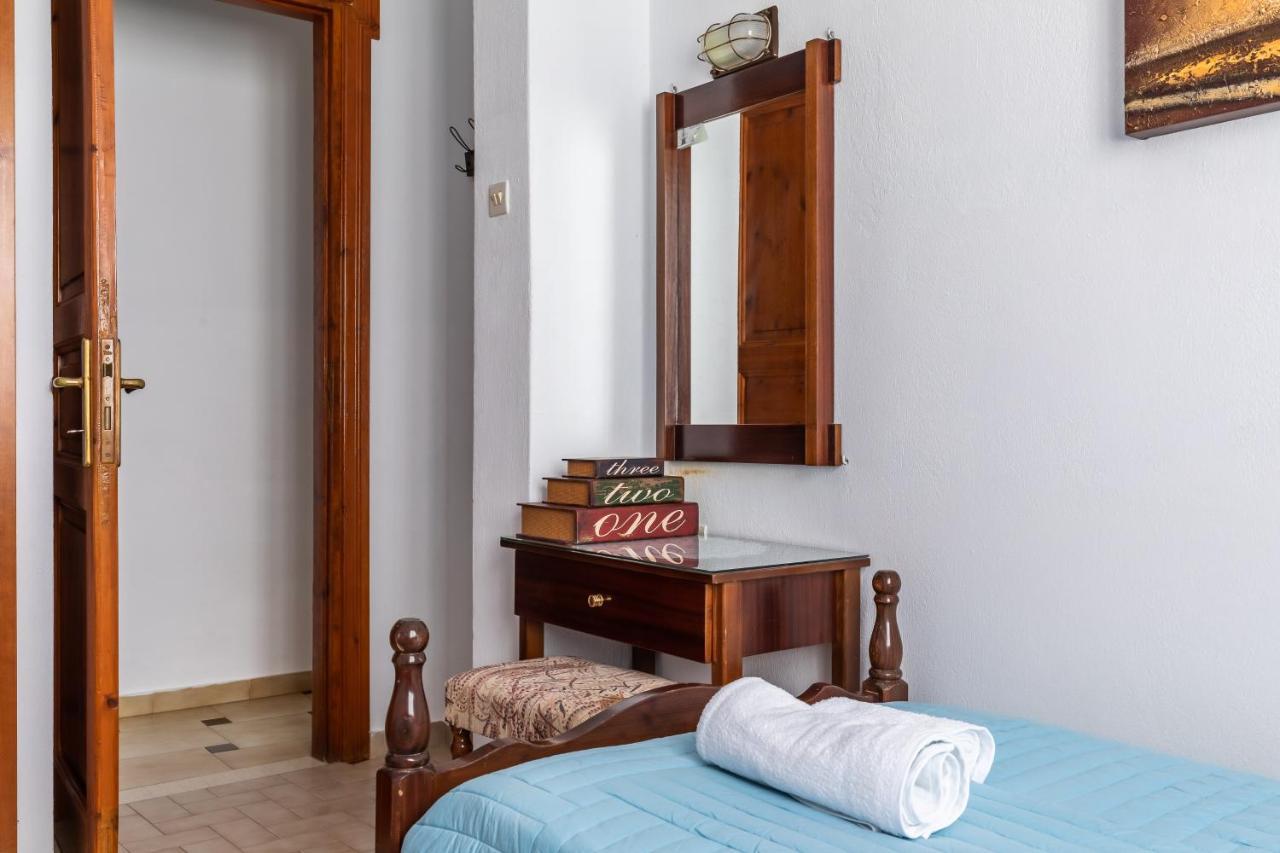 Ourania Apartment Скопелос Екстериор снимка