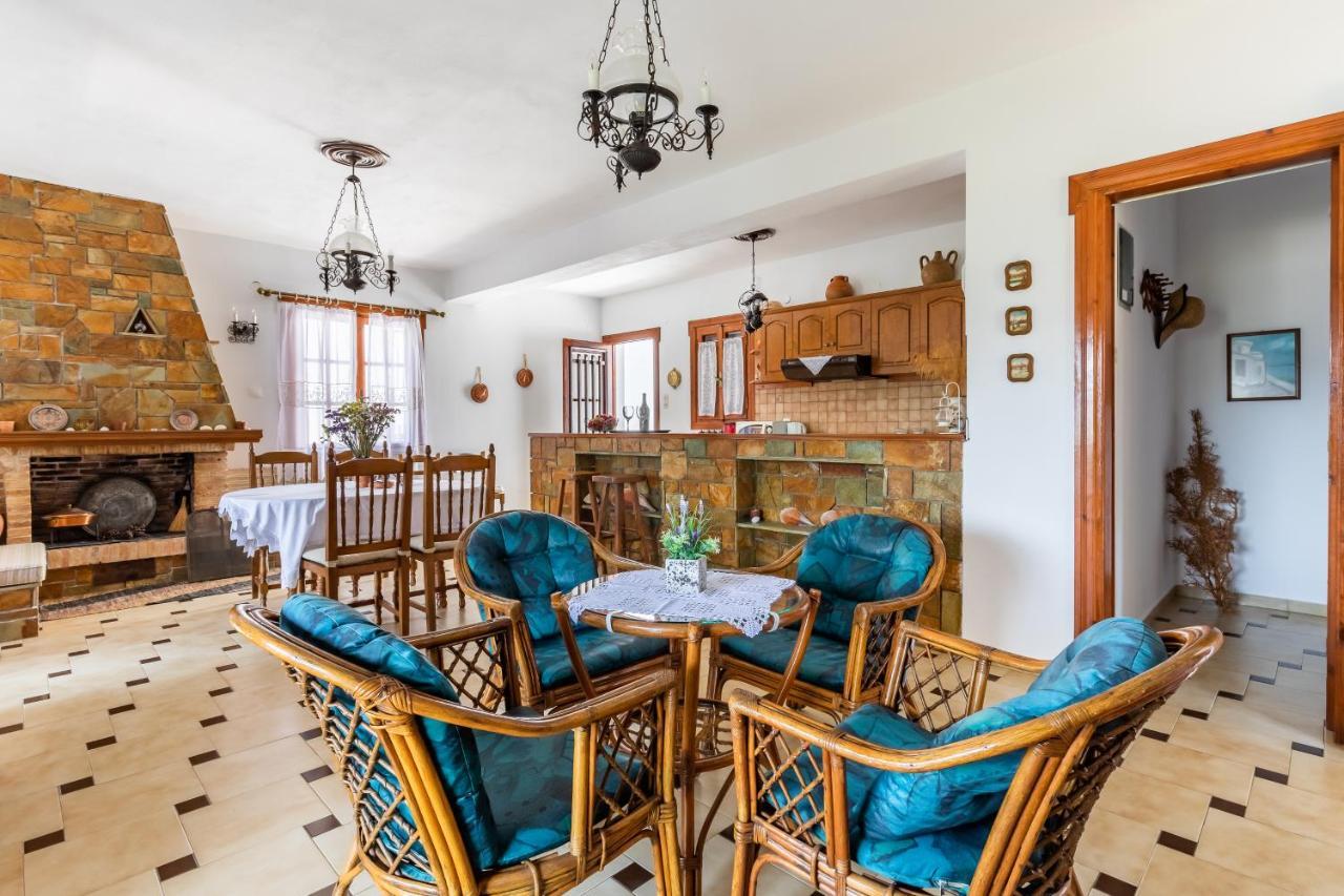 Ourania Apartment Скопелос Екстериор снимка
